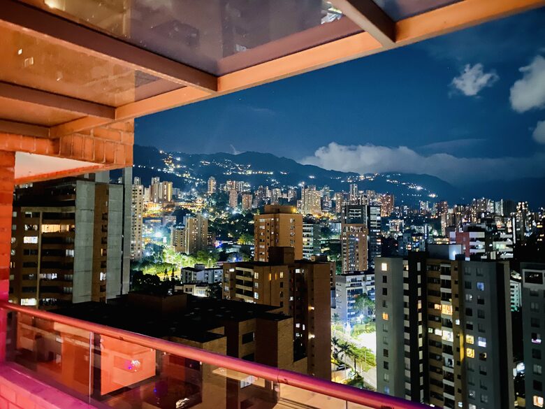 Spectacular 2-Story Penthouse in the Golden Mile sector of Poblado, Medellin - Medellín, Colombia