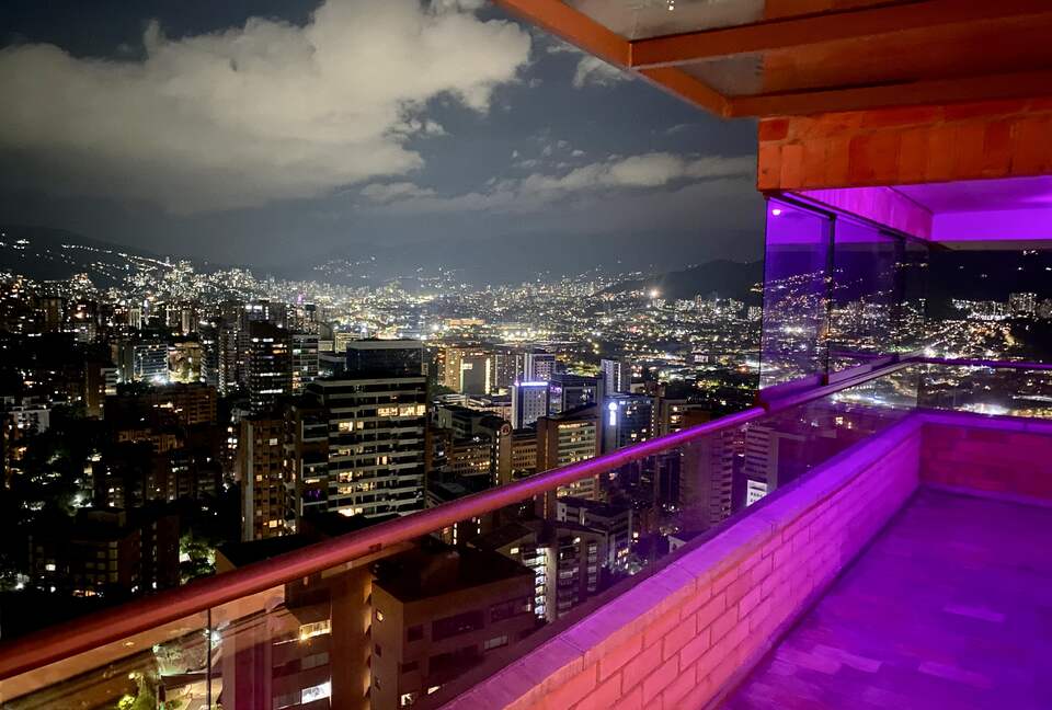 Spectacular 2-Story Penthouse in the Golden Mile sector of Poblado, Medellin - Medellín, Colombia