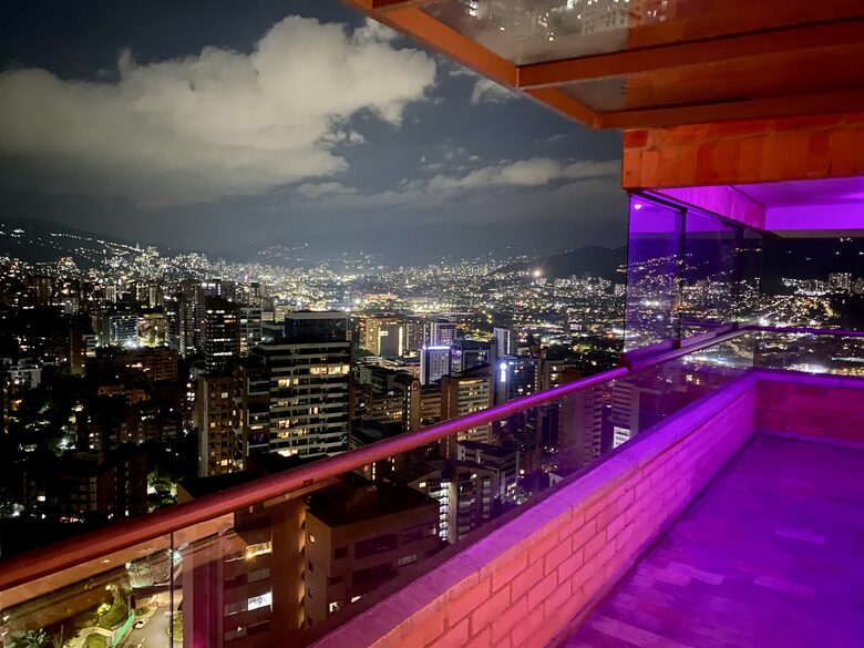 Spectacular 2-Story Penthouse in the Golden Mile sector of Poblado, Medellin - Medellín, Colombia