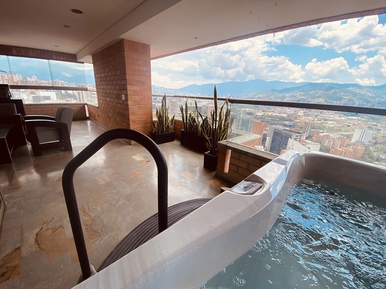 Spectacular 2-Story Penthouse in the Golden Mile sector of Poblado, Medellin - Medellín, Colombia