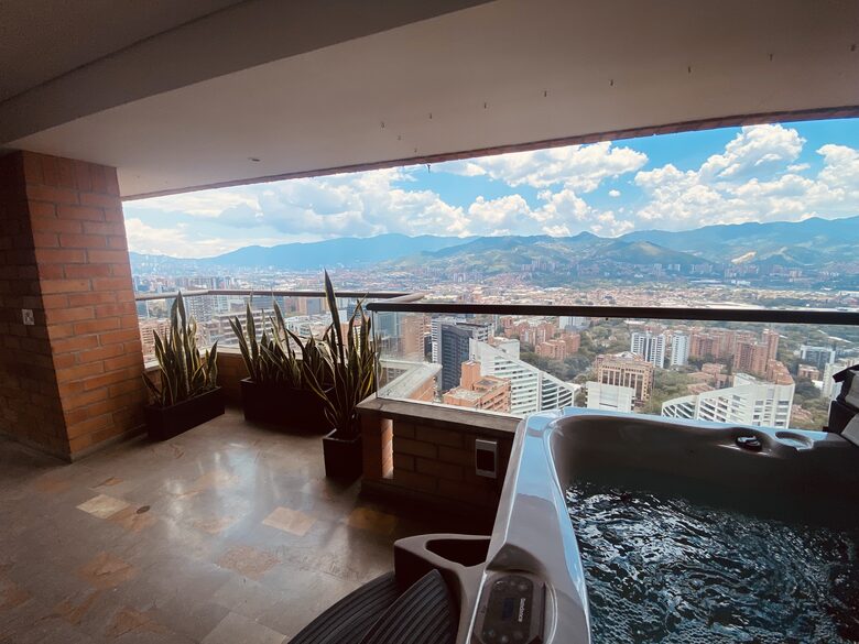 Spectacular 2-Story Penthouse in the Golden Mile sector of Poblado, Medellin - Medellín, Colombia