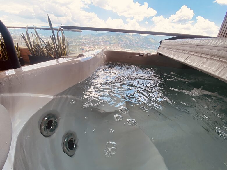 Spectacular 2-Story Penthouse in the Golden Mile sector of Poblado, Medellin - Medellín, Colombia