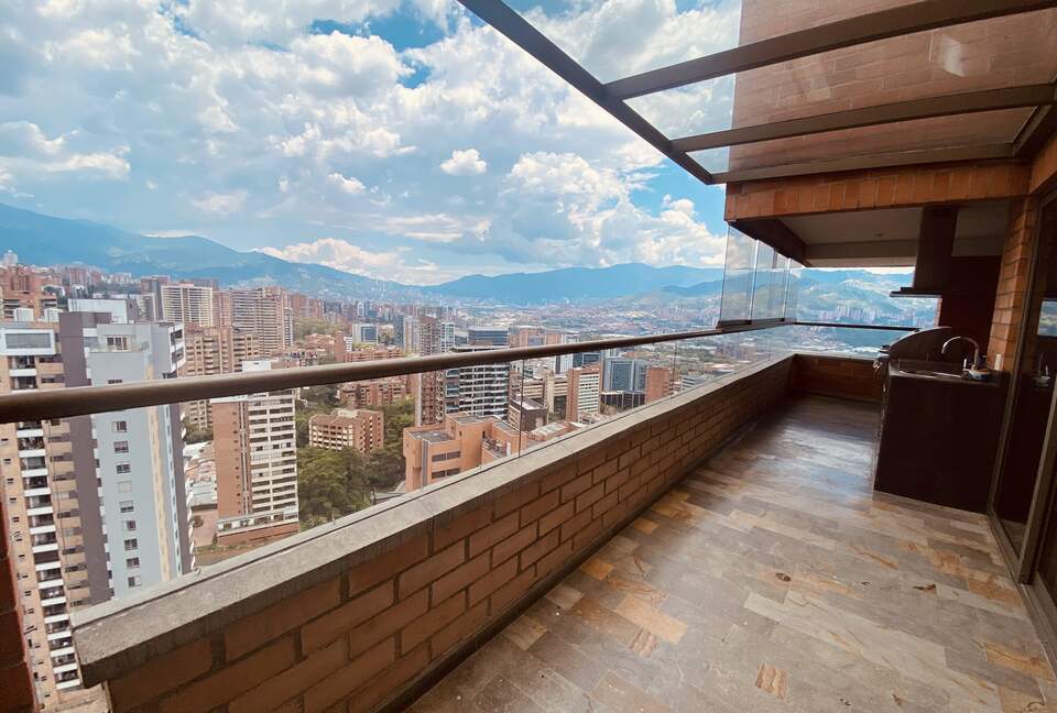 Spectacular 2-Story Penthouse in the Golden Mile sector of Poblado, Medellin - Medellín, Colombia