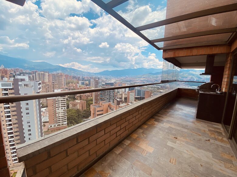Spectacular 2-Story Penthouse in the Golden Mile sector of Poblado, Medellin - Medellín, Colombia