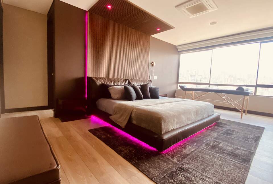 Main Master bedroom with city views