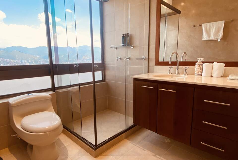 3rd Master bath with spectacular view of Milla De Oro