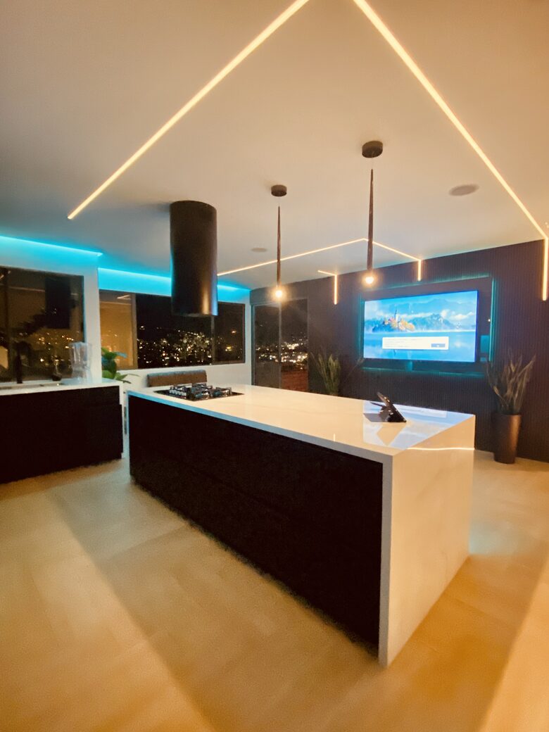 Spectacular 2-Story Penthouse in the Golden Mile sector of Poblado, Medellin - Medellín, Colombia