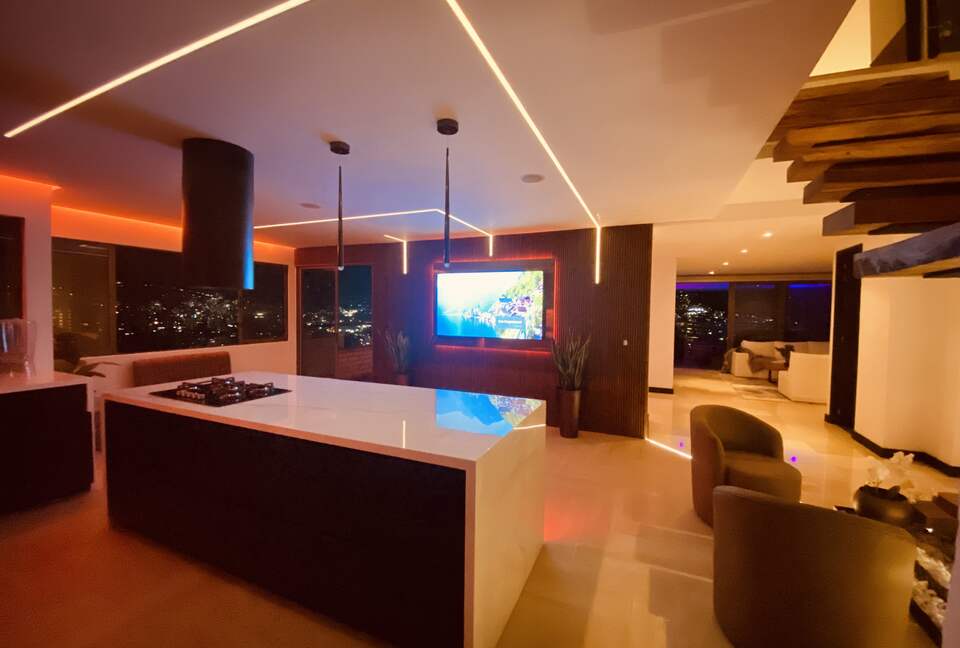 Spectacular 2-Story Penthouse in the Golden Mile sector of Poblado, Medellin - Medellín, Colombia