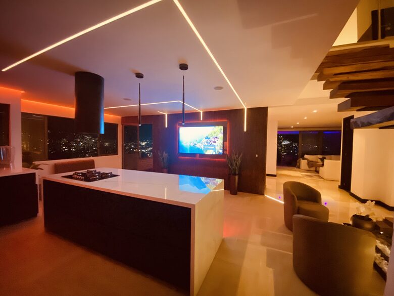 Spectacular 2-Story Penthouse in the Golden Mile sector of Poblado, Medellin - Medellín, Colombia