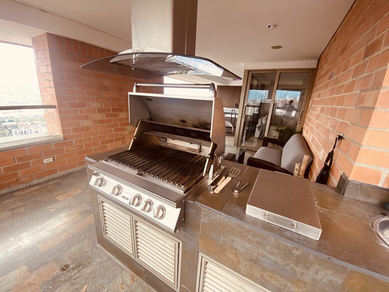 Spectacular 2-Story Penthouse in the Golden Mile sector of Poblado, Medellin - Medellín, Colombia