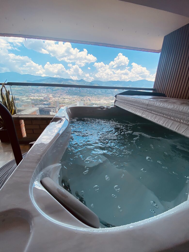 Spectacular 2-Story Penthouse in the Golden Mile sector of Poblado, Medellin - Medellín, Colombia