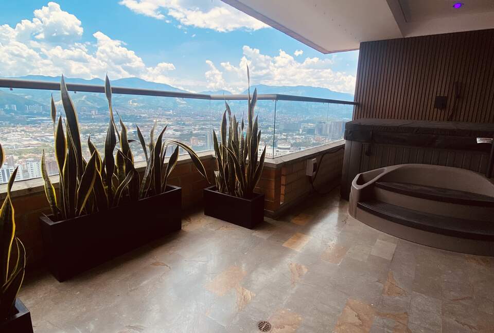 Spectacular 2-Story Penthouse in the Golden Mile sector of Poblado, Medellin - Medellín, Colombia