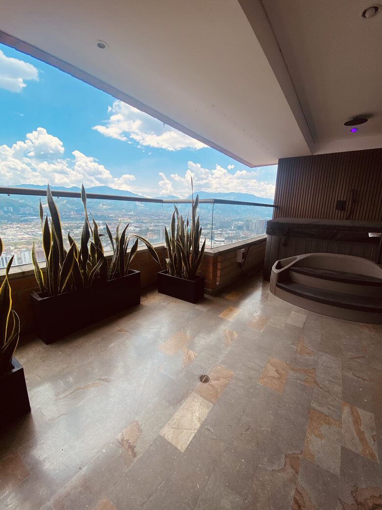Spectacular 2-Story Penthouse in the Golden Mile sector of Poblado, Medellin - Medellín, Colombia