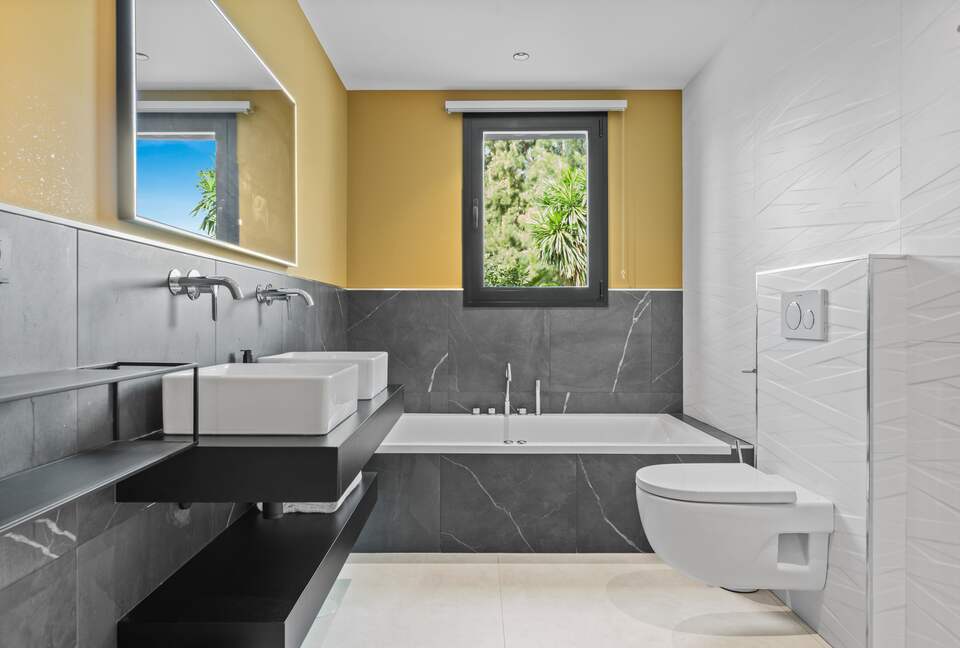 Villa El Paraiso "Azahar" - Estepona, Spain