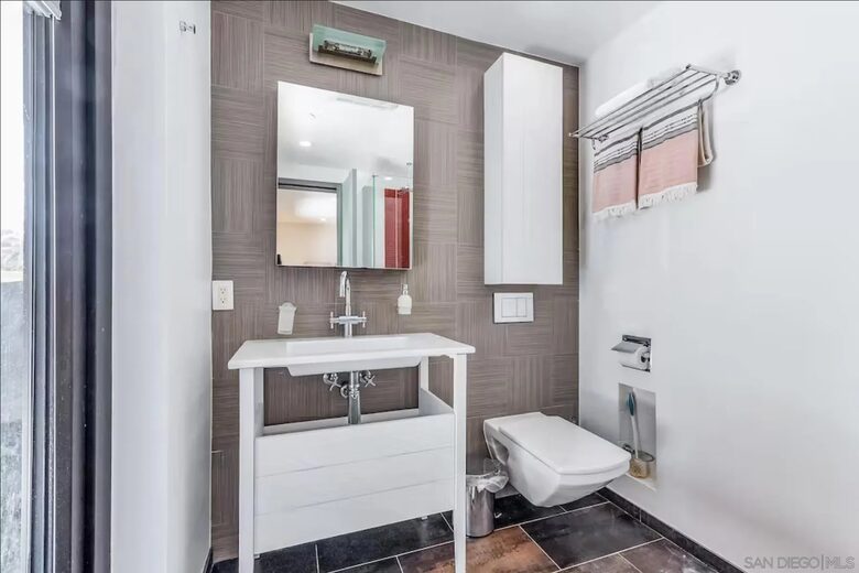 Ground Floor Full In-Suite Bathroom #1