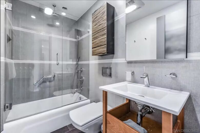 Ground Floor Bathroom #2