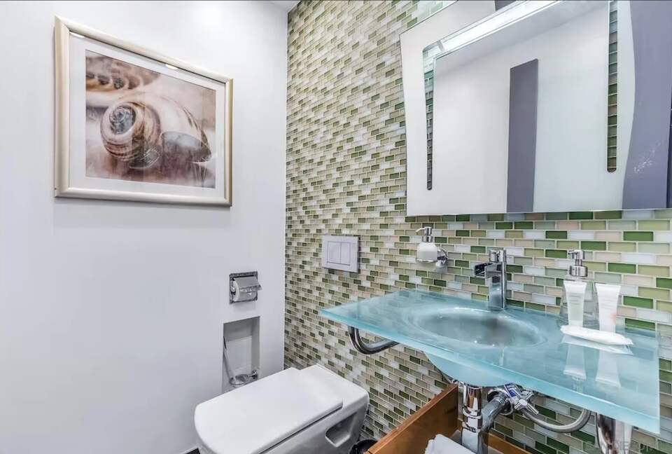 Ground Floor Guest 1/2 Bath