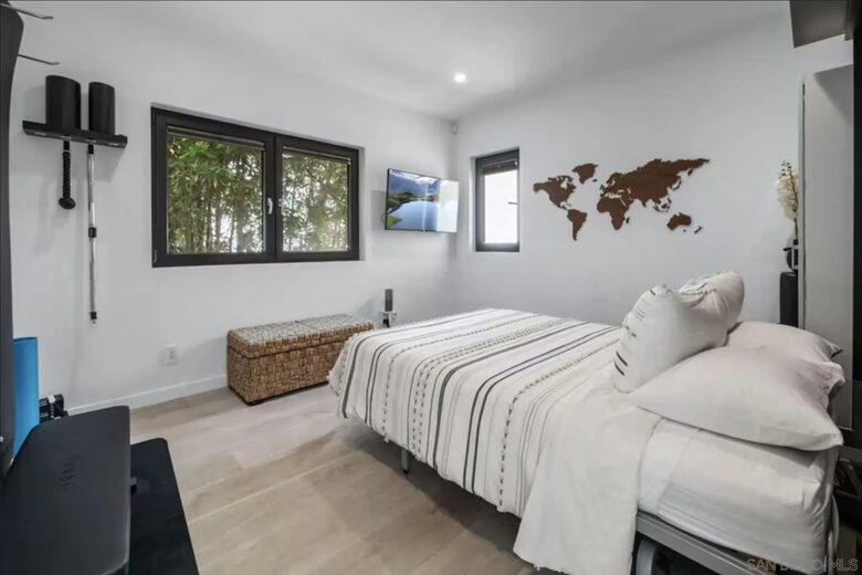 Top Floor Guest Room/Tonal Gym or Office