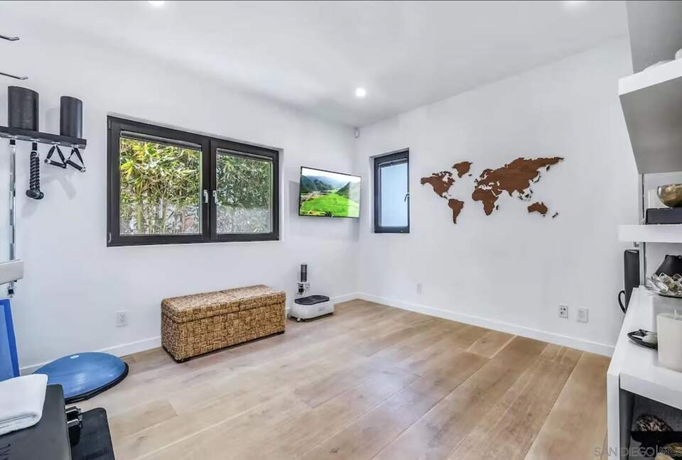 Modern Luxury Beach House - Steps to Beach w/ Spa, Firepit & Waterfalls - Encinitas, California