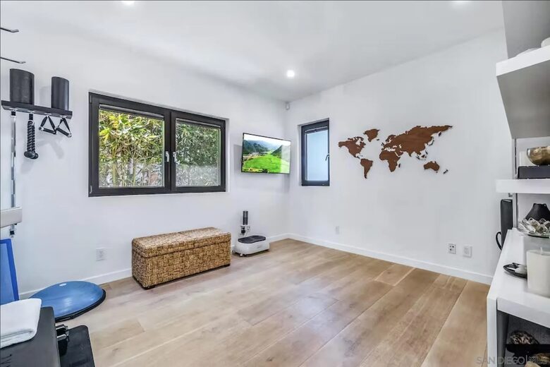 Modern Luxury Beach House - Steps to Beach w/ Spa, Firepit & Waterfalls - Encinitas, California