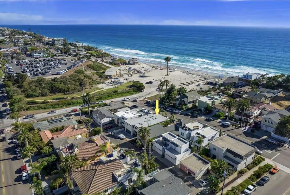 Modern Luxury Beach House - Steps to Beach w/ Spa, Firepit & Waterfalls - Encinitas, California