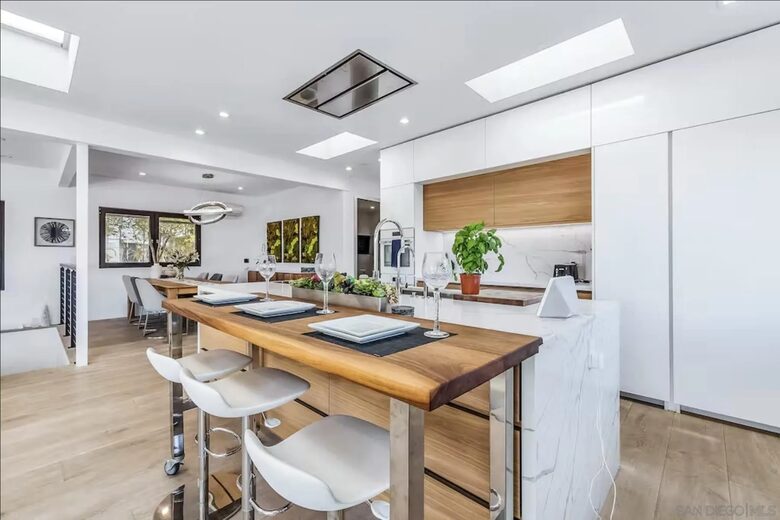 Modern Luxury Beach House - Steps to Beach w/ Spa, Firepit & Waterfalls - Encinitas, California