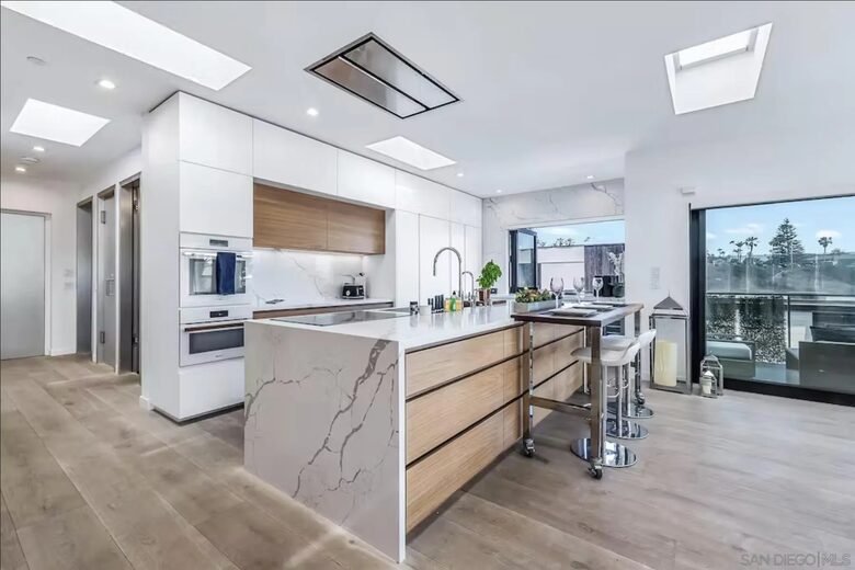 Modern Luxury Beach House - Steps to Beach w/ Spa, Firepit & Waterfalls - Encinitas, California