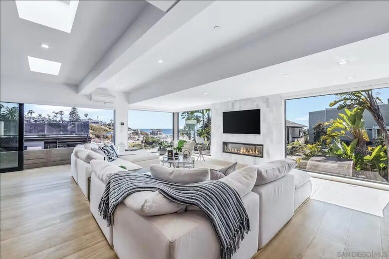 Modern Luxury Beach House - Steps to Beach w/ Spa, Firepit & Waterfalls - Encinitas, California