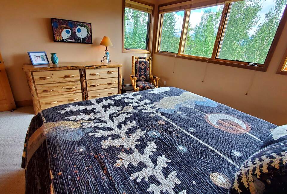 Primary suite, with king bed