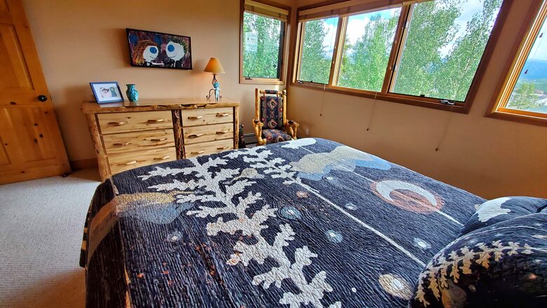 Primary suite, with king bed