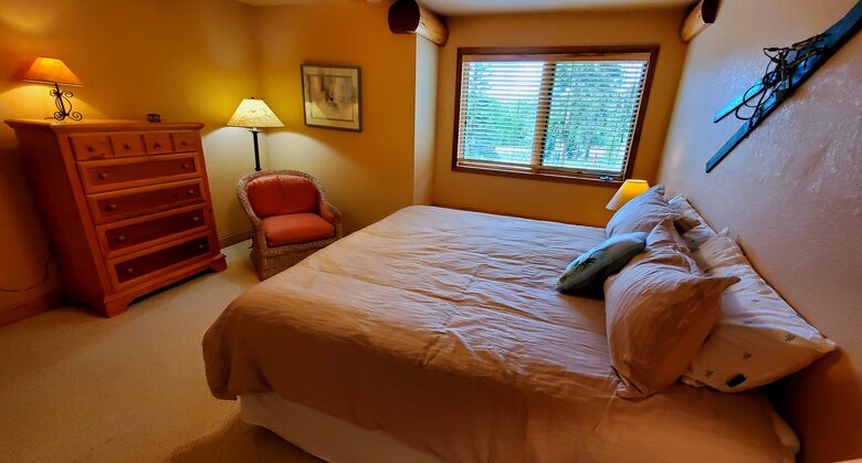 King guest bedroom, 2nd level