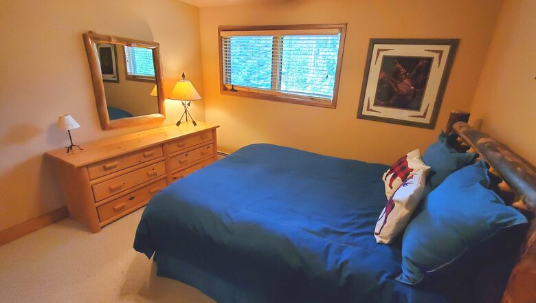 Queen guest bedroom, 2nd level