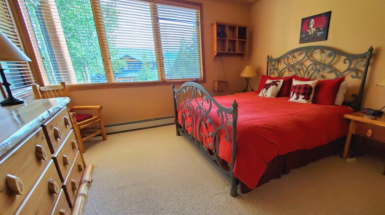 King suite, lower level