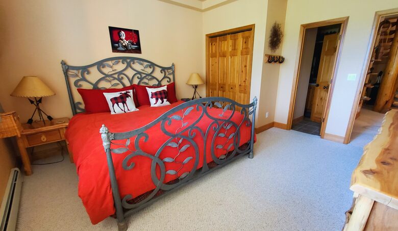 King suite, lower level