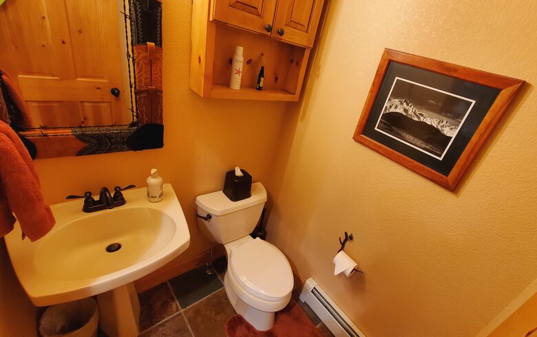 Powder room, main floor