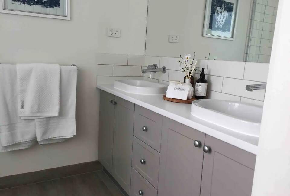 Gathering Shores - Melbourne (Dromana), Australia