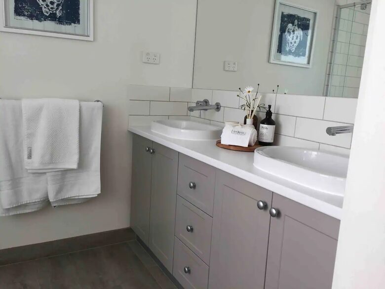 Gathering Shores - Melbourne (Dromana), Australia