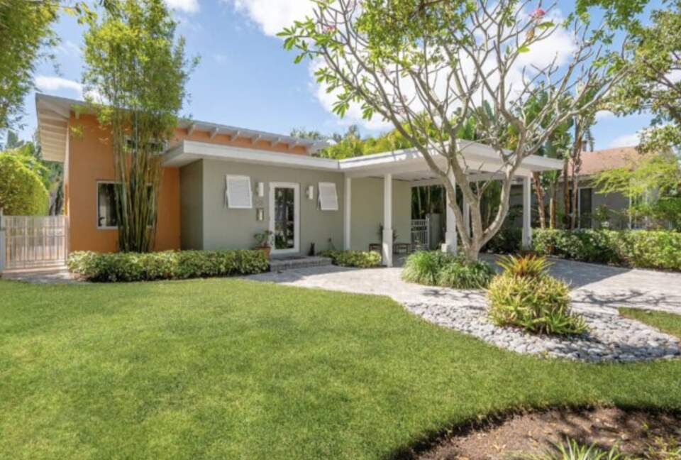 Warm West Palm Oasis with Heated Pool just off Intercoastal - West Palm Beach, Florida