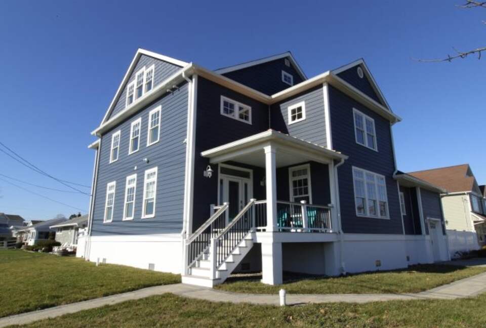 Custom 7BR Retreat | With private pool - Point Pleasant Beach, New Jersey