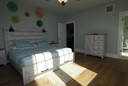 Custom 7BR Retreat | With private pool - Point Pleasant Beach, New Jersey