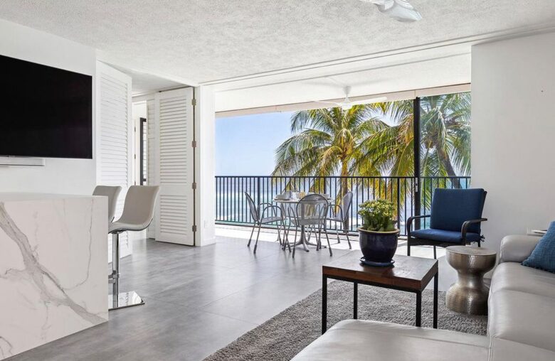 Ocean Front Paradise - Honolulu, Hawaii