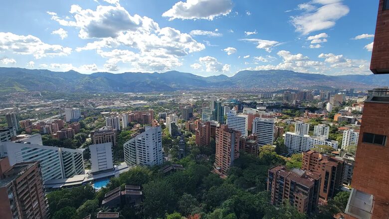 Spectacular 2-Story Penthouse in the Golden Mile sector of Poblado, Medellin - Medellín, Colombia