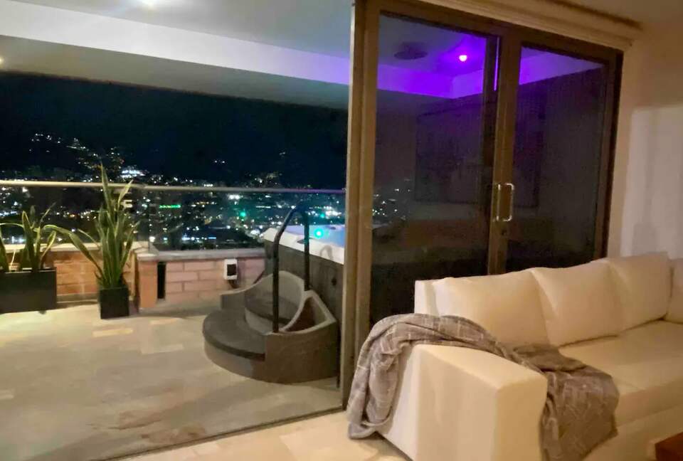 Spectacular 2-Story Penthouse in the Golden Mile sector of Poblado, Medellin - Medellín, Colombia