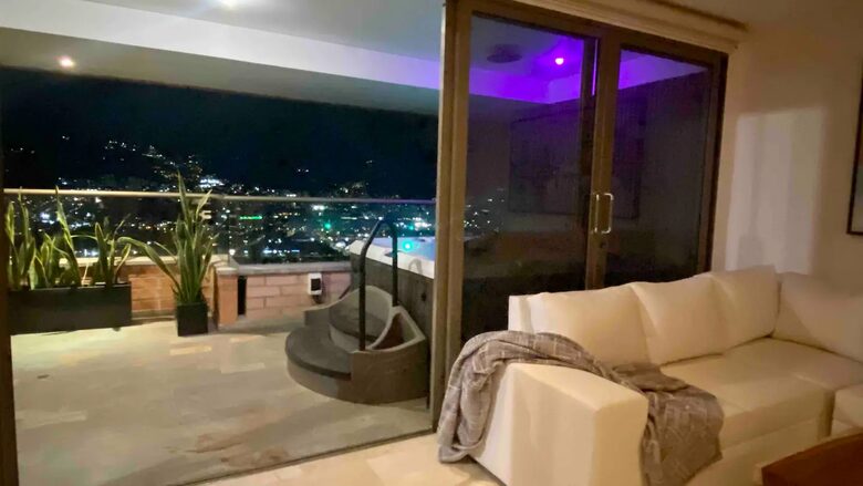 Spectacular 2-Story Penthouse in the Golden Mile sector of Poblado, Medellin - Medellín, Colombia