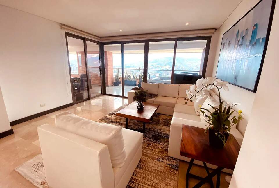 Living room overlooking the balcony