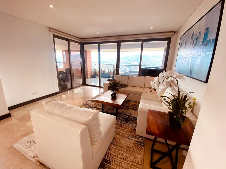 Living room overlooking the balcony