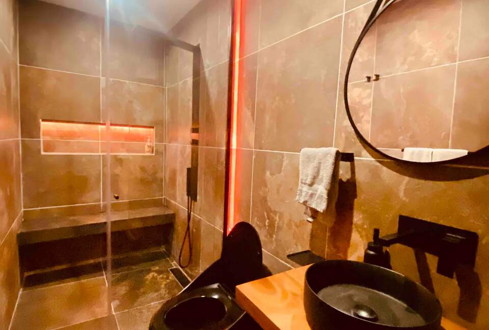 Guest full bath downstairs