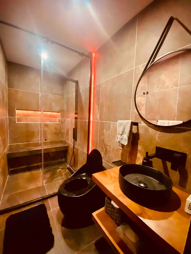 Guest full bath downstairs