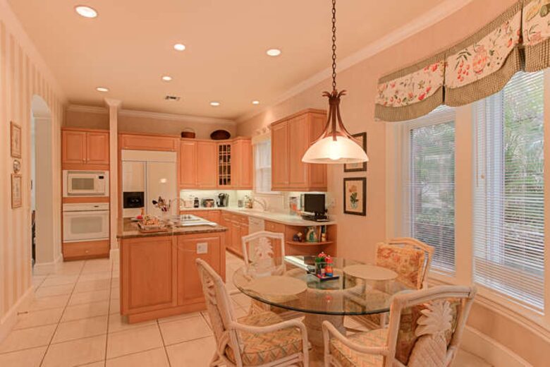 Sanibel Retreat on a Resort Island | Private country club golf course - Sanibel, Florida