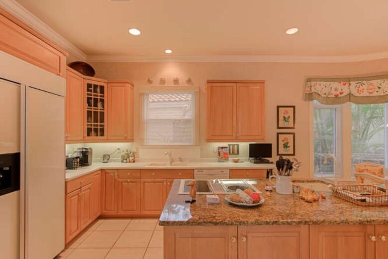 Sanibel Retreat on a Resort Island | Private country club golf course - Sanibel, Florida